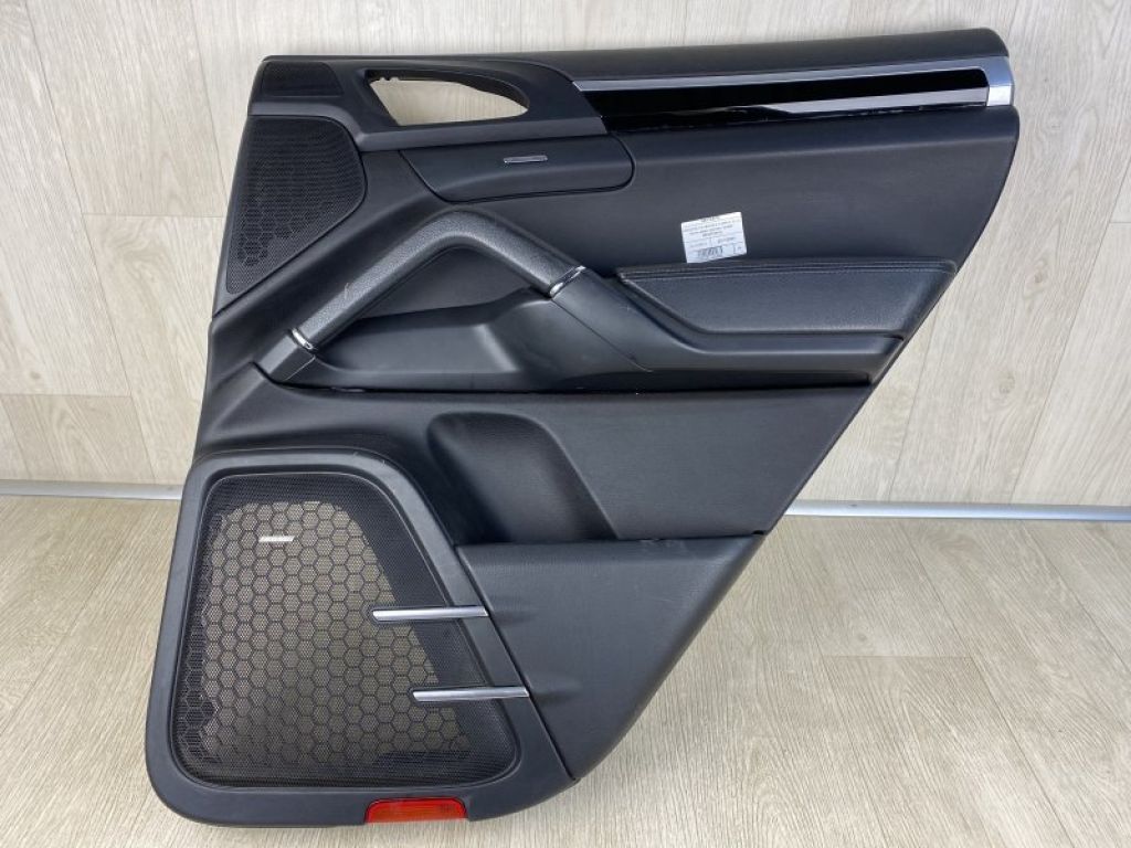 958 555 302 10 DJ6 | Карта двери задн. прав. PORSCHE CAYENNE 10-18