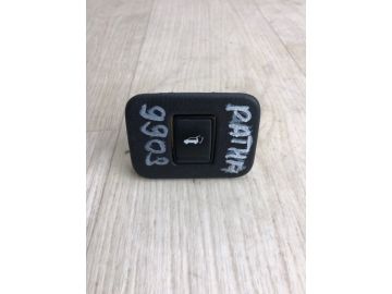 Кнопка закрывания крышки багажника NISSAN PATHFINDER R52 12-21