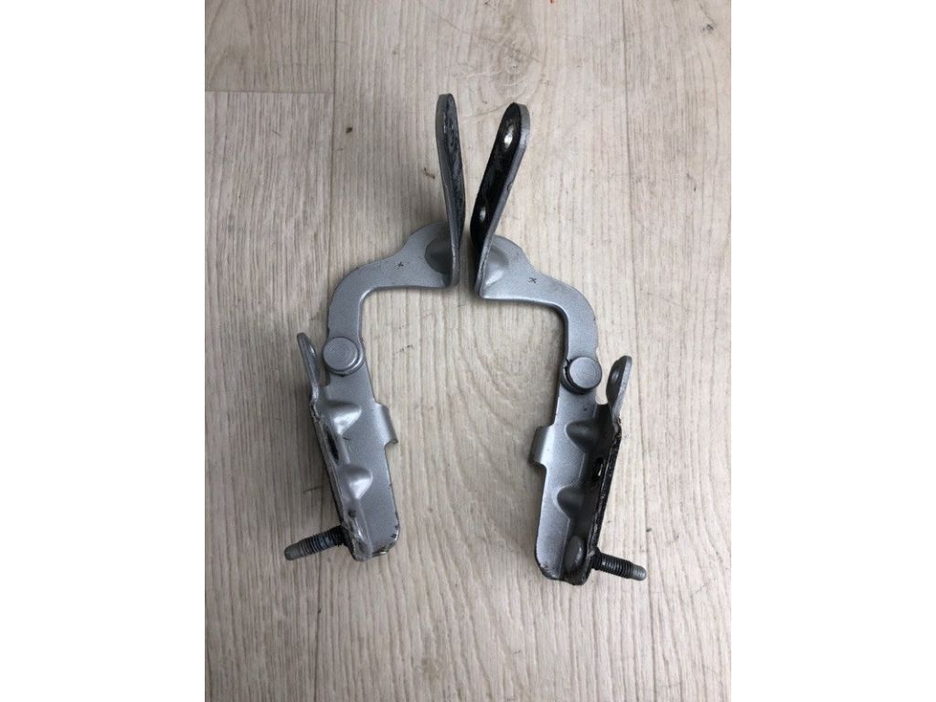 90400-3KA0A | Петля кришки багажника NISSAN PATHFINDER R52 12-21