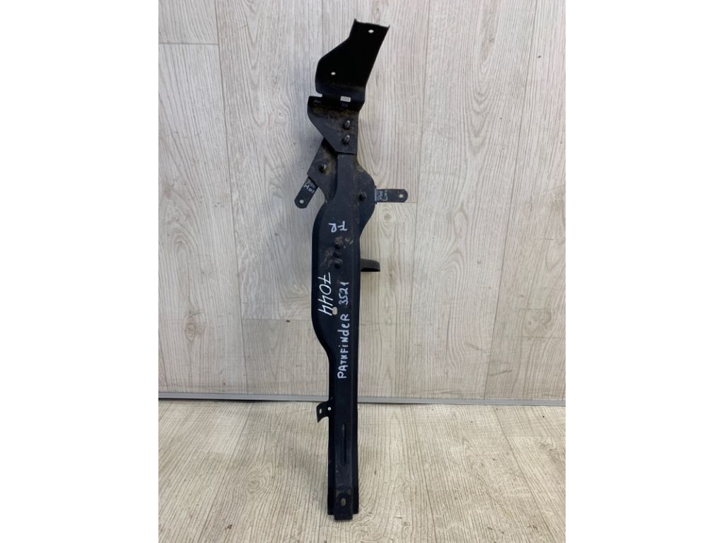 62296-3KA0A | Кронштейн замка капота NISSAN PATHFINDER R52 12-21