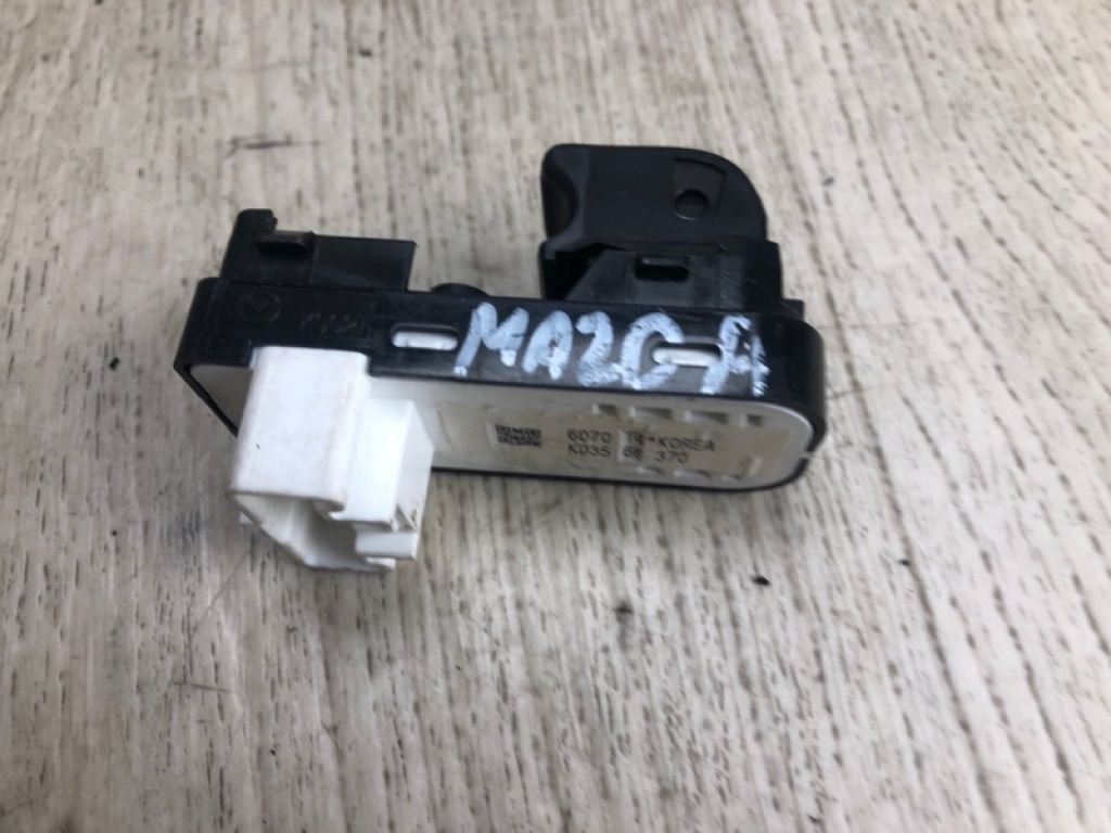 KD35-66-370A | Кнопка склопідіймача MAZDA 3 BM 13-19 - Фото 2