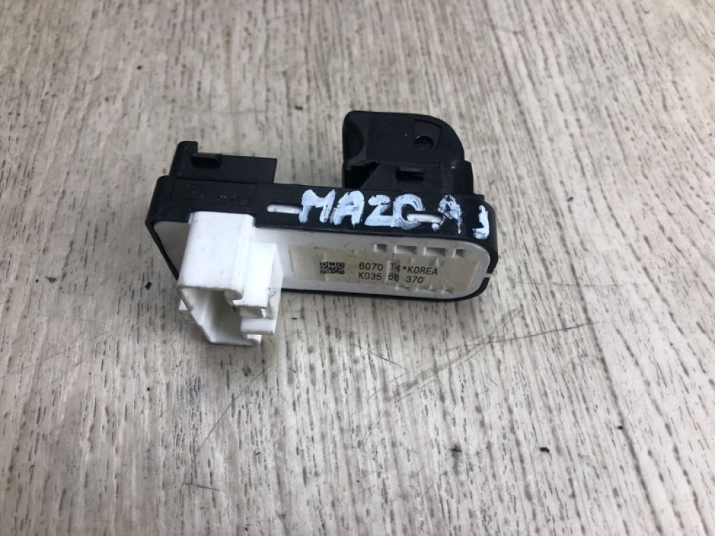 KD35-66-370A | Кнопка склопідіймача MAZDA 3 BM 13-19 - Фото 2
