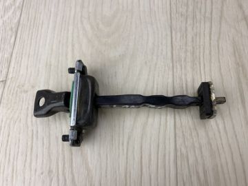 Ограничитель двери передн. лев. HYUNDAI ELANTRA AD 16- Ограничитель двери передн. лев. HYUNDAI ELANTRA AD 16-