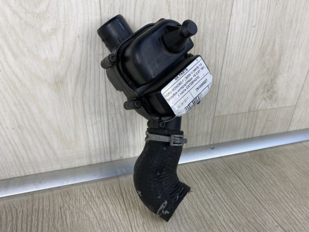 DS7Z-9P437-D | Патрубок интеркулера FORD FUSION 14-