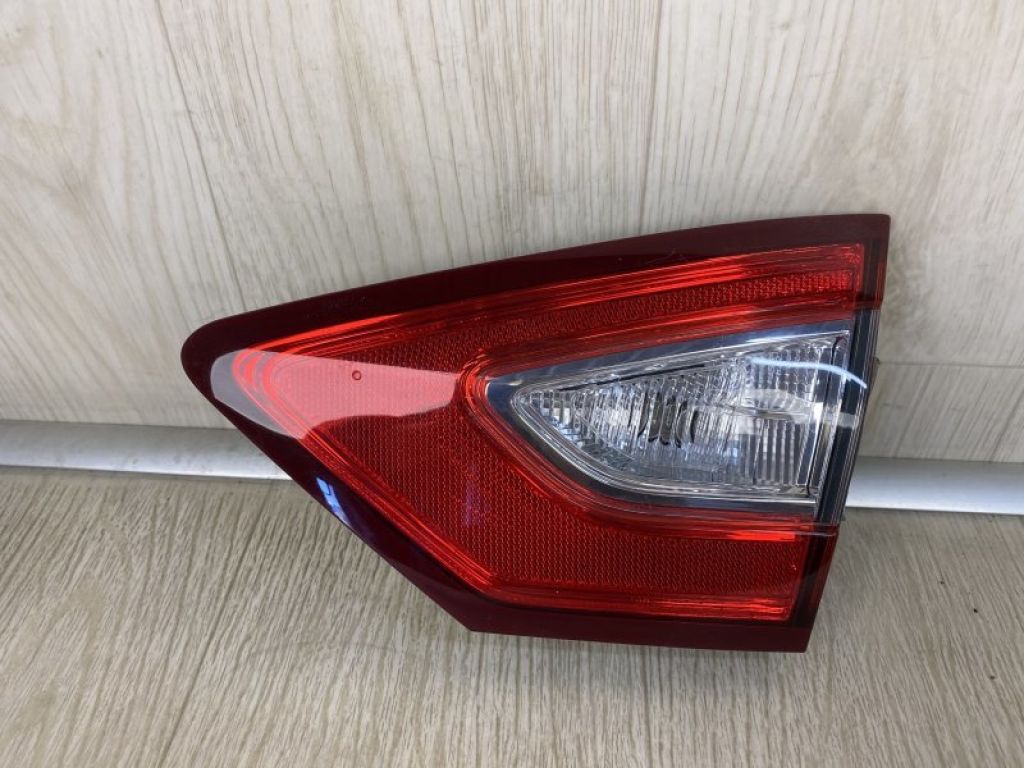DS7Z-1340-4A | Ліхтар внутрішній задн. прав. FORD FUSION 14-