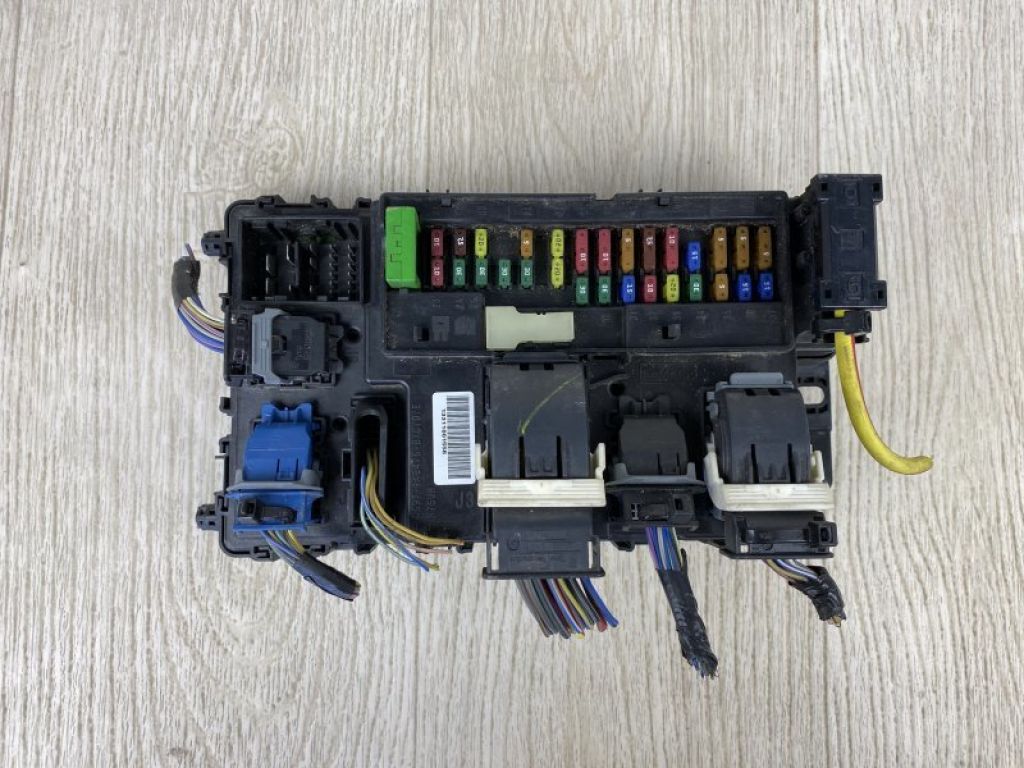 FU5Z-15604-AC | Блок предохранителей моторный отсек FORD FUSION 14-