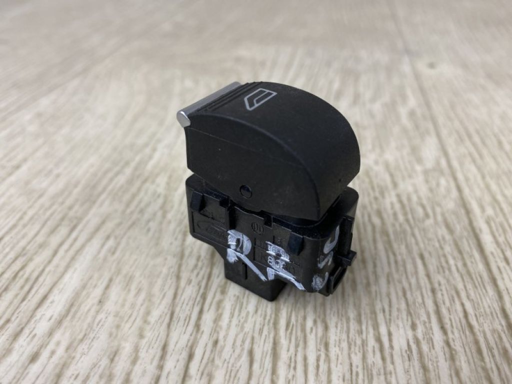 F1EZ-1452-9A | Кнопка склопідіймача FORD ESCAPE 12-19 - Фото 3