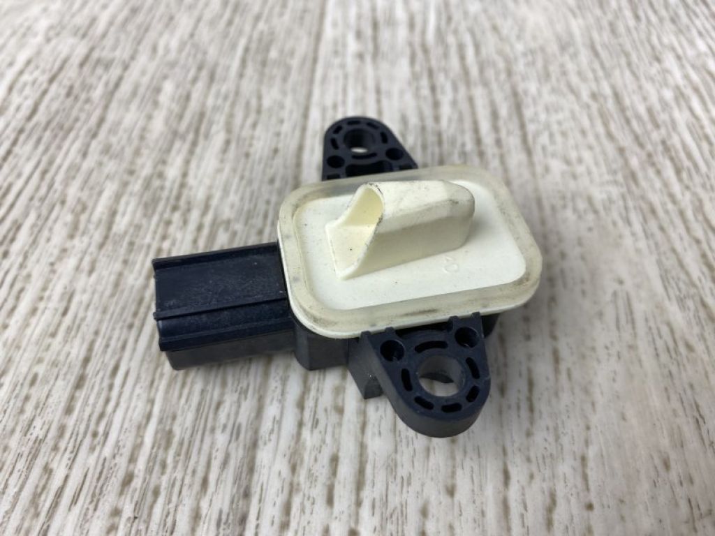 CP9Z-14B345-A | Датчик удара FORD FOCUS 10-18