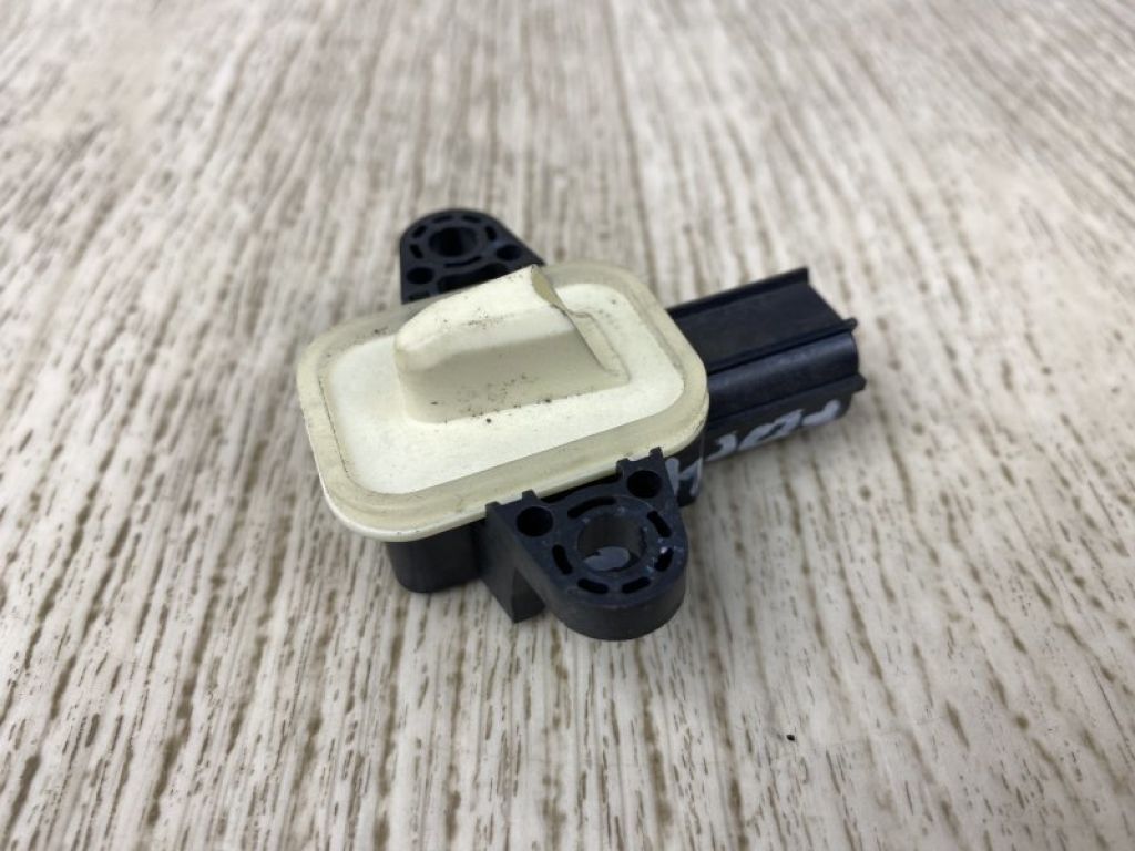 CP9Z-14B345-A | Датчик удара FORD FOCUS 10-18 - Фото 2