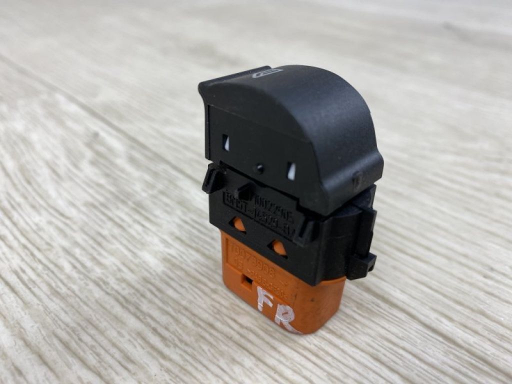 BM5Z-14529-A | Кнопка склопідіймача задн. FORD FOCUS 10-18 - Фото 3