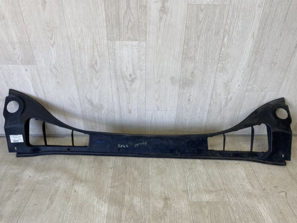 CV6Z-58018A16-A | Пластик под лобовое стекло / Жабо FORD FOCUS 10-18