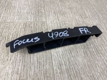 Кронштейн переднього бампера (на крилі) прав. FORD FOCUS 10-18
