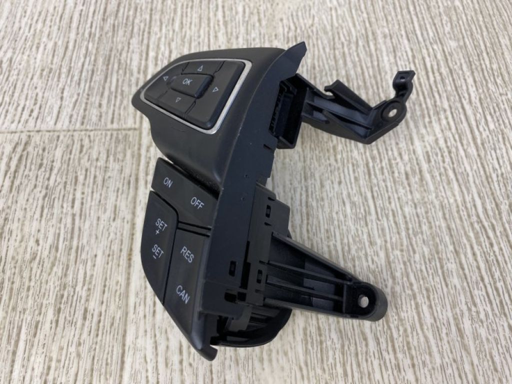 F1EZ-9C888-D | Кнопки руля FORD FOCUS 10-18 - Фото 2