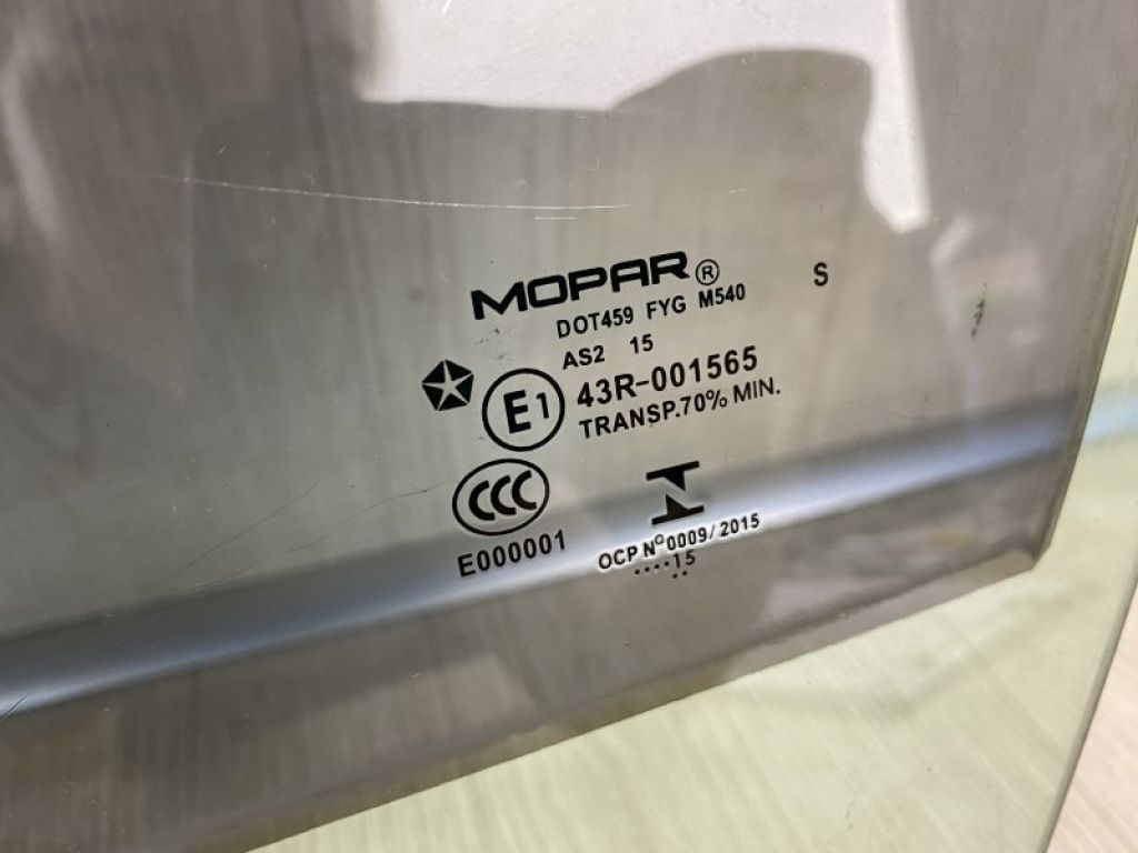 68104919AA | Скло дверей передн. лів. CHRYSLER 200 14-16 - Фото 2