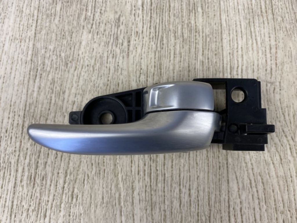 68249054AA | Ручка двери внутренняя прав. CHRYSLER 200 14-16