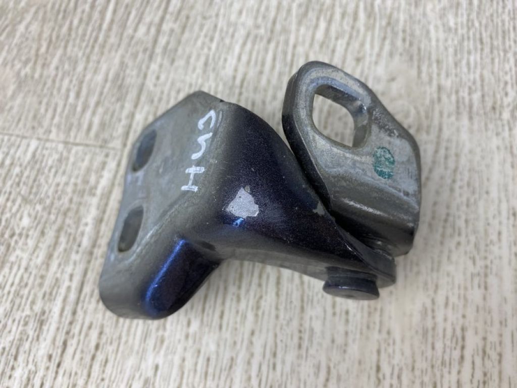 68214359AD | Петля двери нижняя лев. CHRYSLER 200 14-16