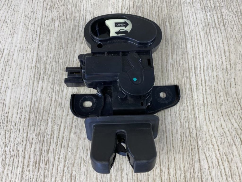 68193094AC | Замок крышки багажника CHRYSLER 200 14-16