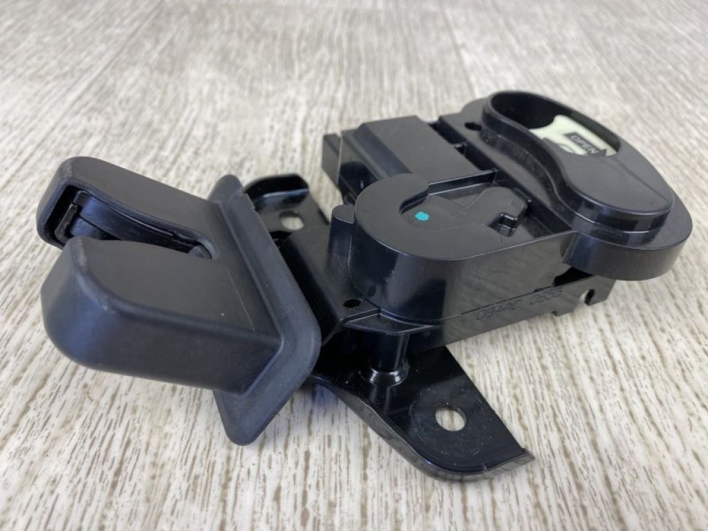 68193094AC | Замок крышки багажника CHRYSLER 200 14-16 - Фото 2