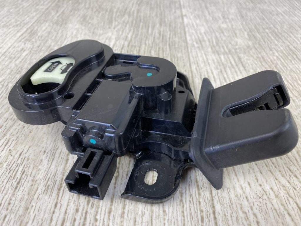 68193094AC | Замок крышки багажника CHRYSLER 200 14-16 - Фото 3