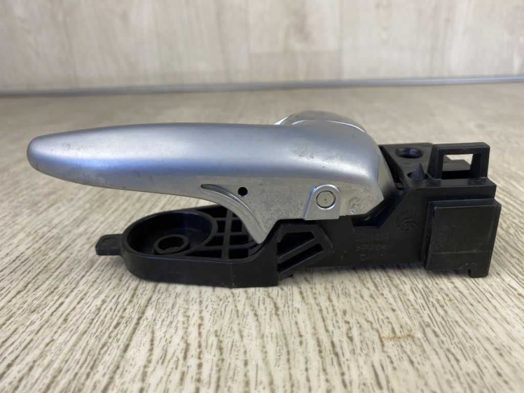 68249054AA | Ручка дверей внутрішня прав. CHRYSLER 200 14-16 - Фото 2