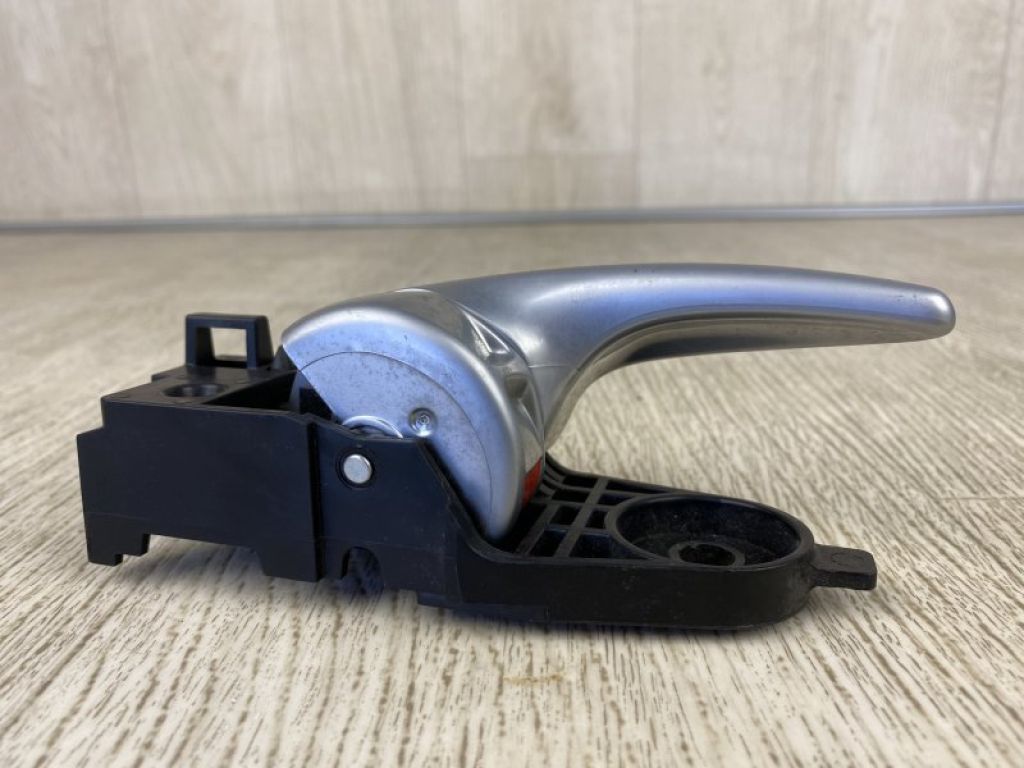 68249054AA | Ручка дверей внутрішня прав. CHRYSLER 200 14-16 - Фото 3