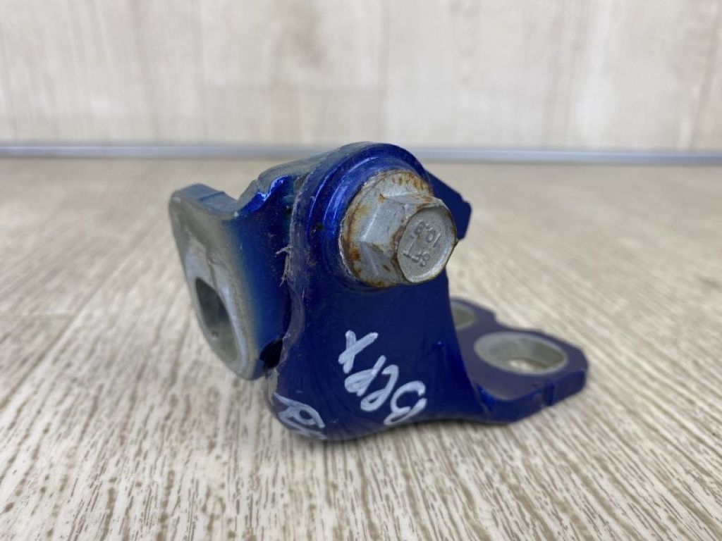 68214360AD | Петля двері верхня прав. CHRYSLER 200 14-16