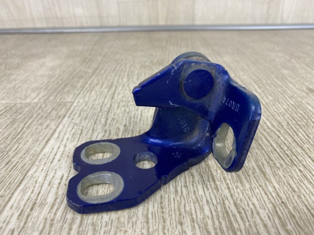 68214360AD | Петля двері верхня прав. CHRYSLER 200 14-16 - Фото 2