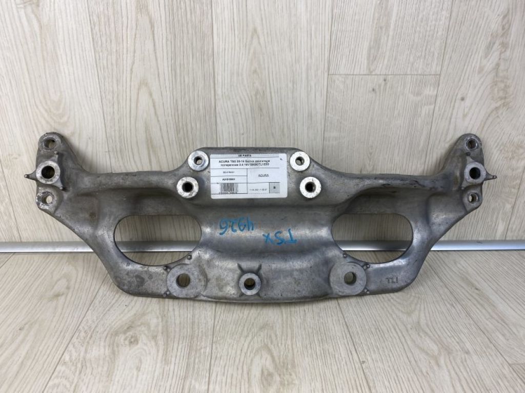 50680-TL1-E00 | Кронштейн/крепление балки подвески HONDA ACCORD CU8 / TSX 08-14