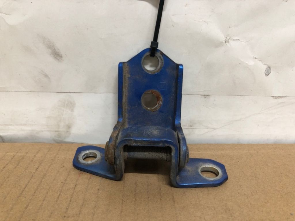 E112-73-240 | Петля двері нижня задн. лів. MAZDA 3 BK 03-08 - Фото 2