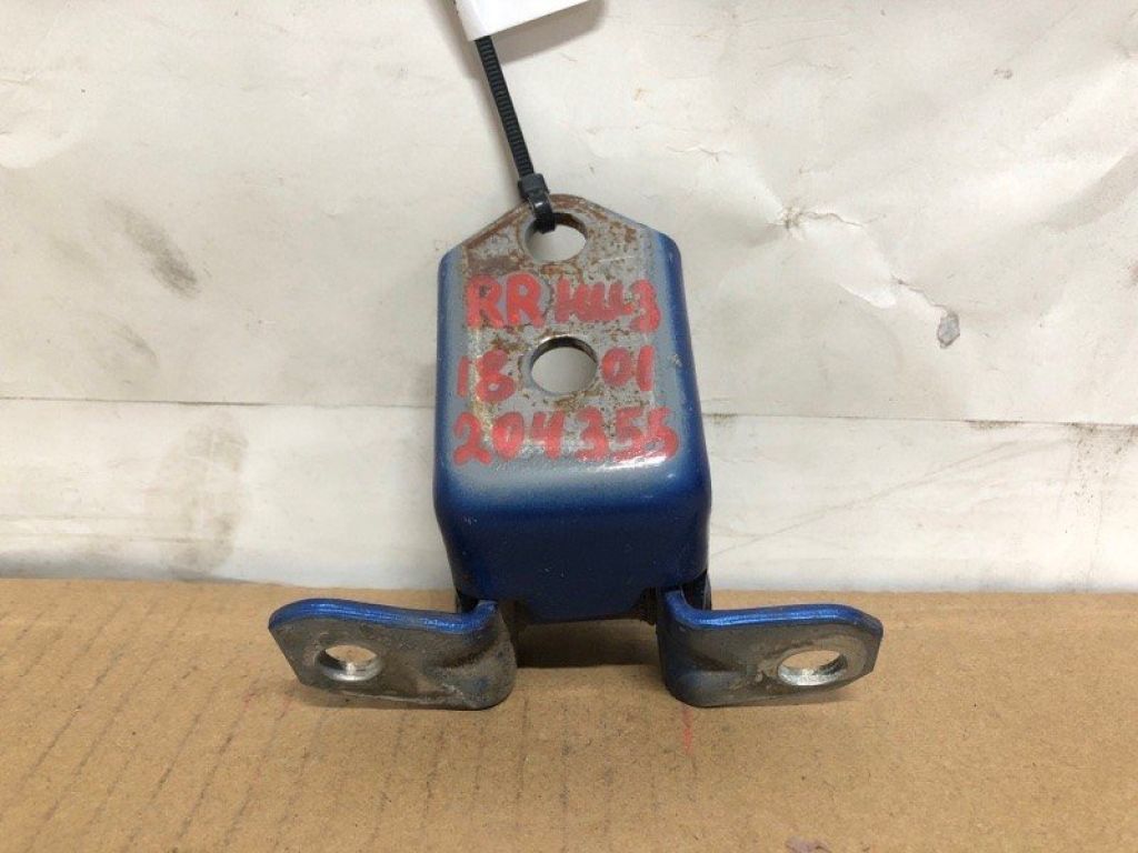 E112-72-240 | Петля двери нижняя задн. прав. MAZDA 3 BK 03-08