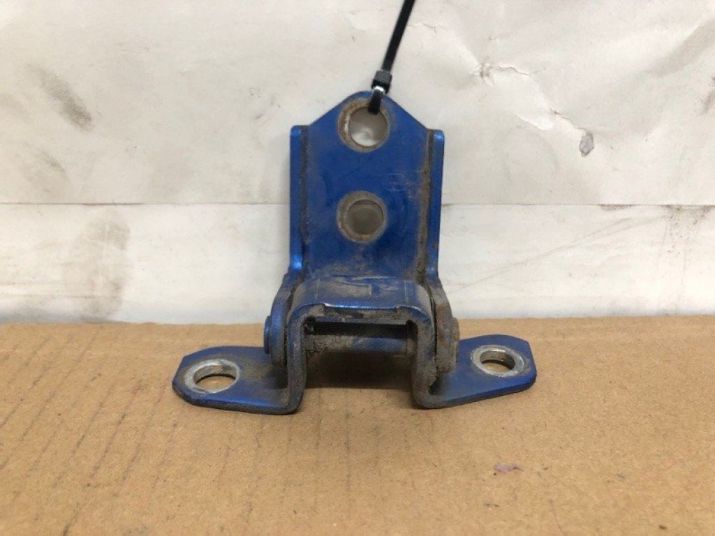 E112-72-240 | Петля двери нижняя задн. прав. MAZDA 3 BK 03-08 - Фото 2