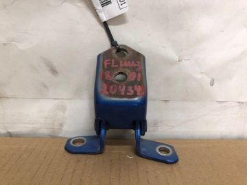 Петля двери нижняя передн. лев. MAZDA 3 BK 03-08