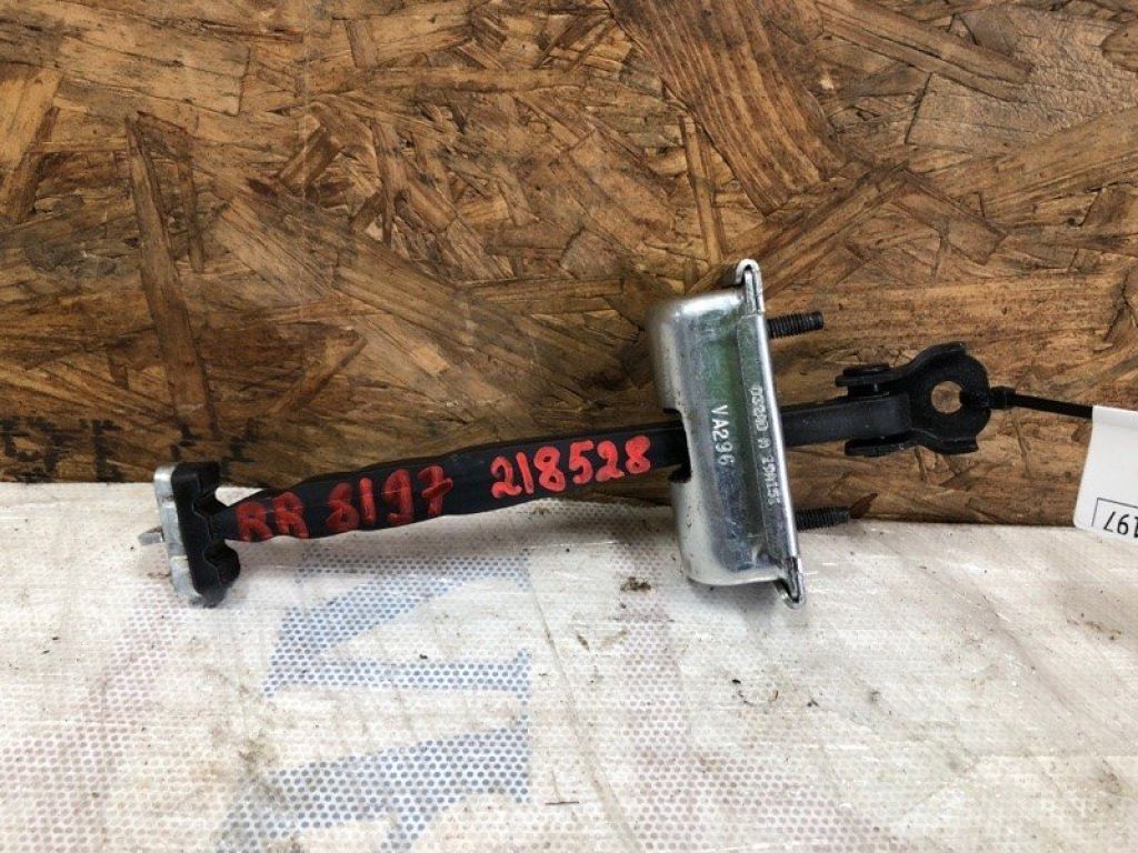 68103032AD | Ограничитель двери задн. прав. JEEP CHEROKEE 14-