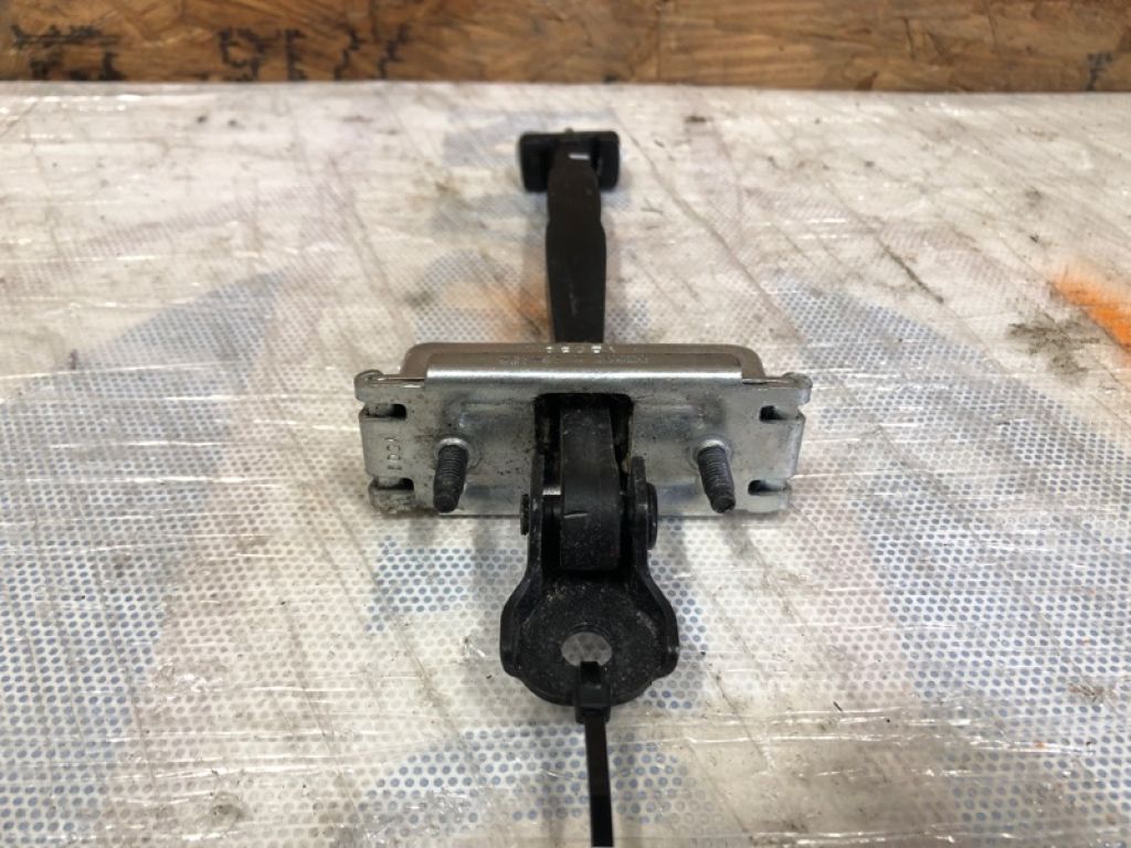 68103032AD | Обмежувач дверей задн. лів. JEEP CHEROKEE 14- - Фото 2