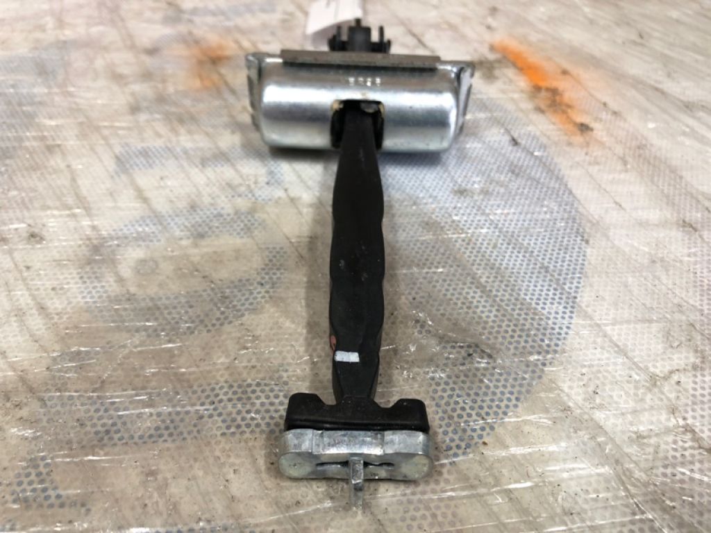 68103032AD | Обмежувач дверей задн. лів. JEEP CHEROKEE 14- - Фото 3