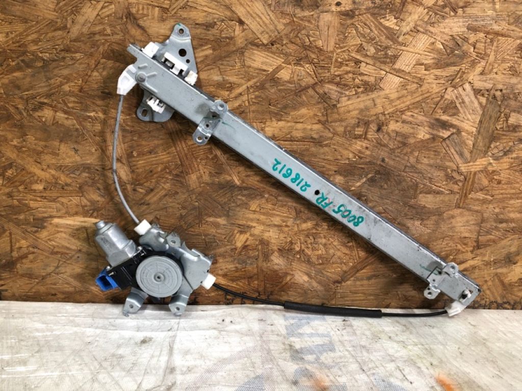 80720-3LM0B | Склопідйомник передн. прав. NISSAN NV200 USA 13-