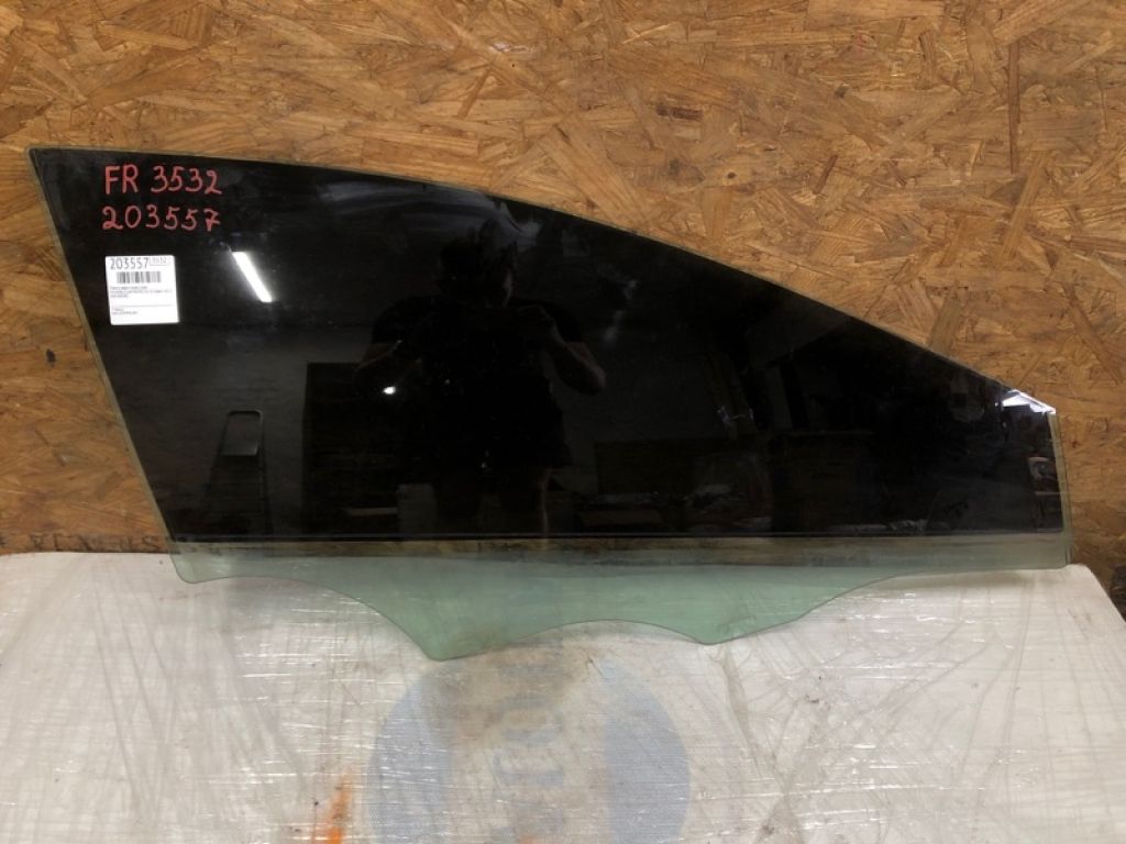 82421-3X020 | Скло дверей передн. прав. HYUNDAI ELANTRA MD 10-15