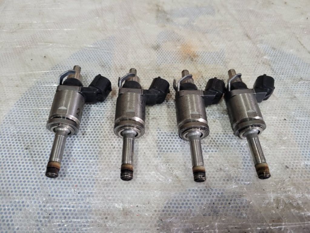 PE01-13-250B | Форсунка топливная MAZDA 3 BM 13-19