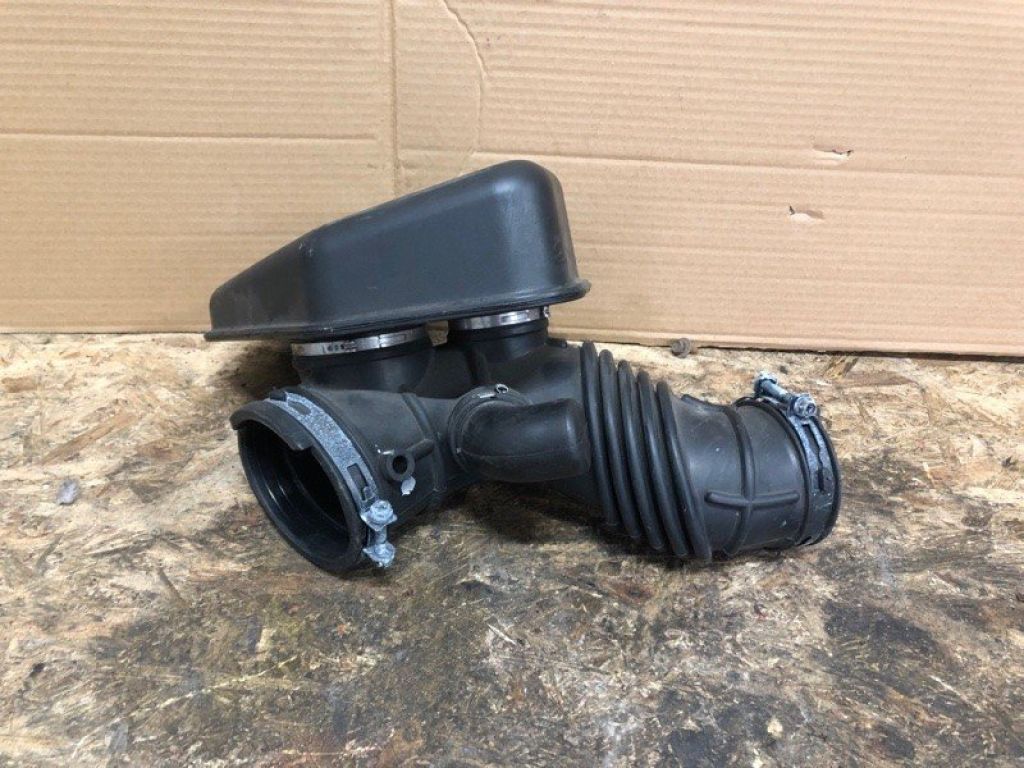 CY01-13-220A | Патрубок воздушного фильтра MAZDA CX-9 06-16 - Фото 2