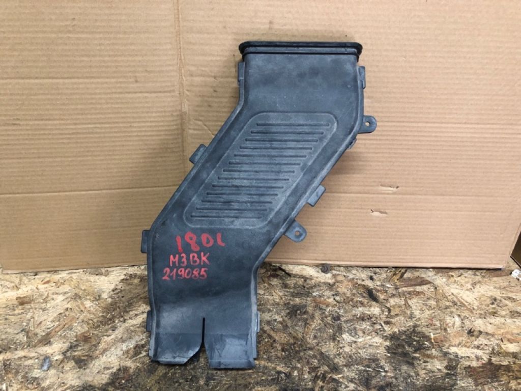 Z601-18-59YC | Воздухозаборник MAZDA 3 BK 03-08