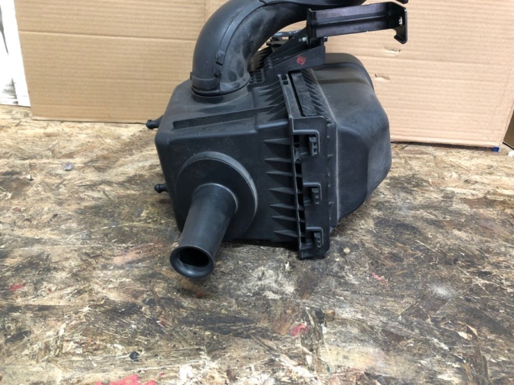 CY01-13-300D | Корпус воздушного фильтра MAZDA CX-9 06-16 - Фото 4