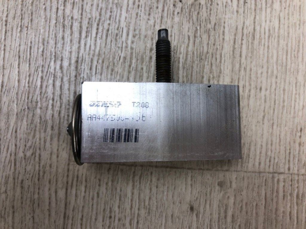 68334777AA | Клапан кондиціонера CHRYSLER 200 14-16