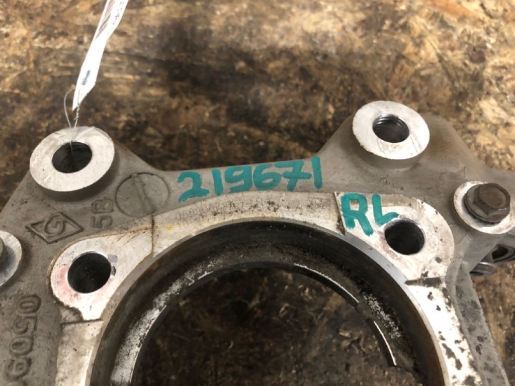 5090073AC | Цапфа задн. лев. JEEP CHEROKEE 14- - Фото 2