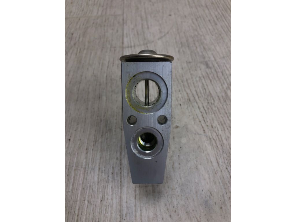 F1FZ-1984-9A | Клапан кондиціонера FORD FOCUS 10-18 - Фото 3