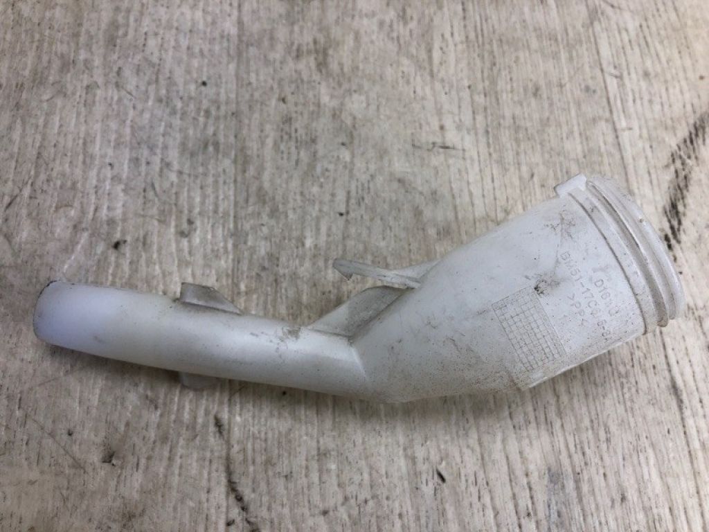 CP9Z-17A605-A | Горловина бачка стеклоомывателя FORD FOCUS 10-18