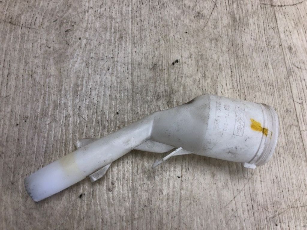 CP9Z-17A605-A | Горловина бачка стеклоомывателя FORD FOCUS 10-18 - Фото 2