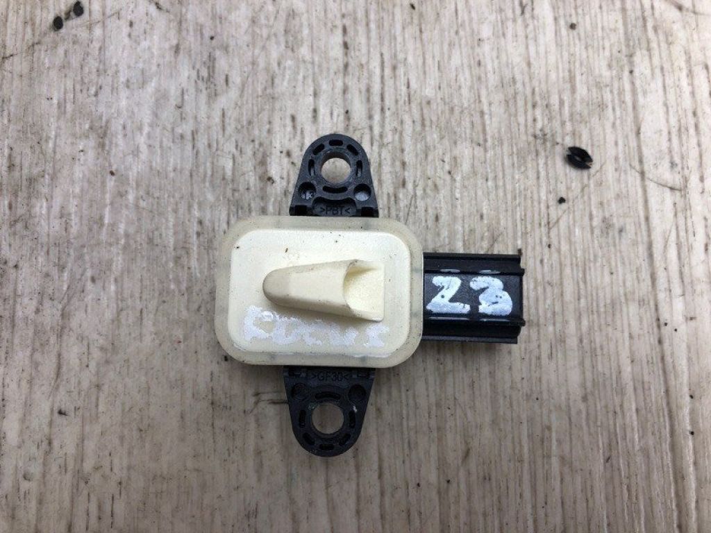 HM5Z-14B345-A | Датчик удару FORD FOCUS 10-18