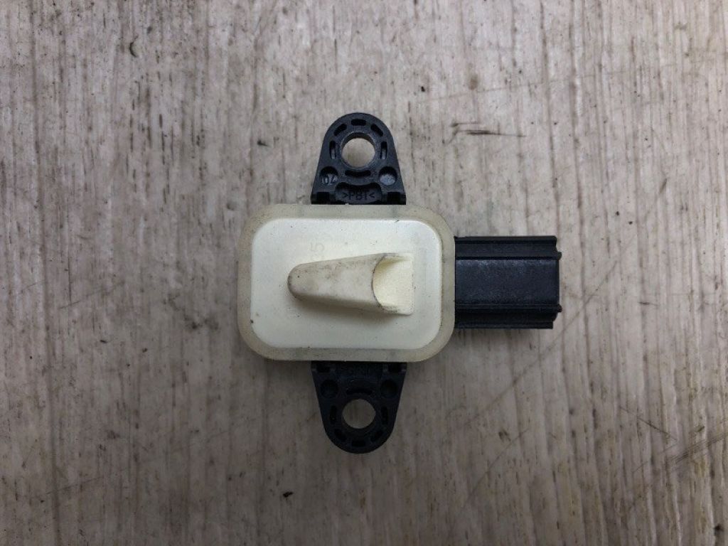 HM5Z-14B345-A | Датчик удару FORD FOCUS 10-18