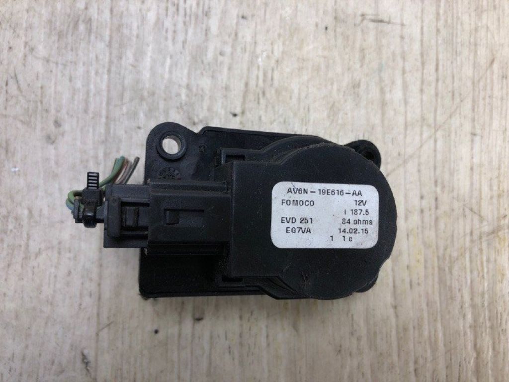 AV6N-19E616-AA | Моторчик заслінки пічки FORD FOCUS 10-18