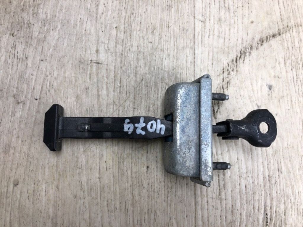 CP9Z-5827204-A | Обмежувач дверей задн. прав. FORD FOCUS 10-18